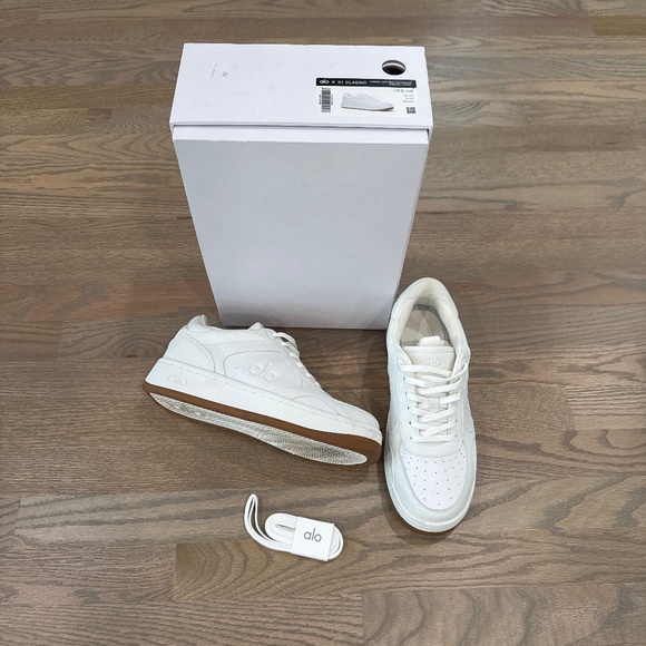ALO Yoga Shoes - ALO Classic Natural White Unisex Sneakers W9 M7.5